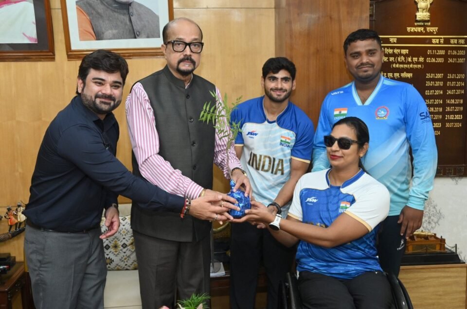 छत्तीसगढ़ के अनिमेष कुजूर ने रचा नया इतिहास, 100 मीटर दौड़ में बनाया नया राष्ट्रीय रिकॉर्ड; राज्यपाल से पैरा डोंगी एथलीट ने की भेंट