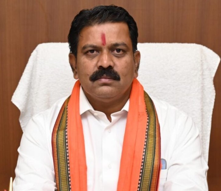 नक्सली हिंसा में शहीद हुए पुलिस सेवकों के परिजनों को मिलेगा विभाग चुनने का विकल्प, मुख्यमंत्री विष्णुदेव साय का आभार- उपमुख्यमंत्री विजय शर्मा