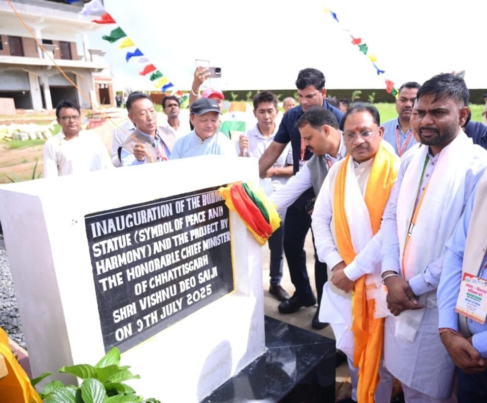 मुख्यमंत्री विष्णु देव साय ने मैनपाट में भगवान बुद्ध की प्रतिमा का किया अनावरण, 30 लाख रुपए के विकास कार्यों की घोषणा, सीसी रोड और मंदिर शेड निर्माण को दी मंजूरी