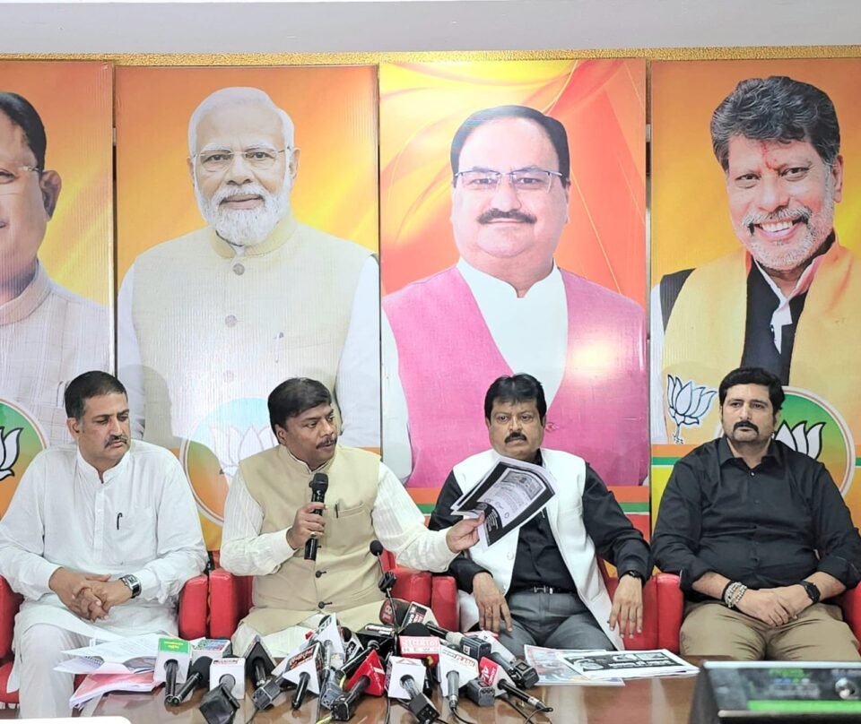 BJP ने कोल ब्लॉक मुद्दे पर कांग्रेस को घेरा, भूपेश बघेल पर लगाए भ्रष्टाचार के गंभीर आरोप; पत्रकार वार्ता में दस्तावेज दिखाकर कहा - कांग्रेस ने छत्तीसगढ़ को दस जनपथ का बना दिया था चारागाह