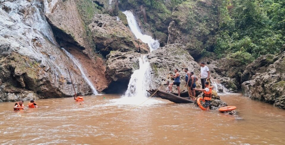 रानी दहरा जलप्रपात में युवक की तलाश 24 घंटे बाद भी जारी, कलेक्टर ने दिए कड़े निर्देश — अब पर्यटक बिना अनुमति नहीं कर सकेंगे प्रवेश